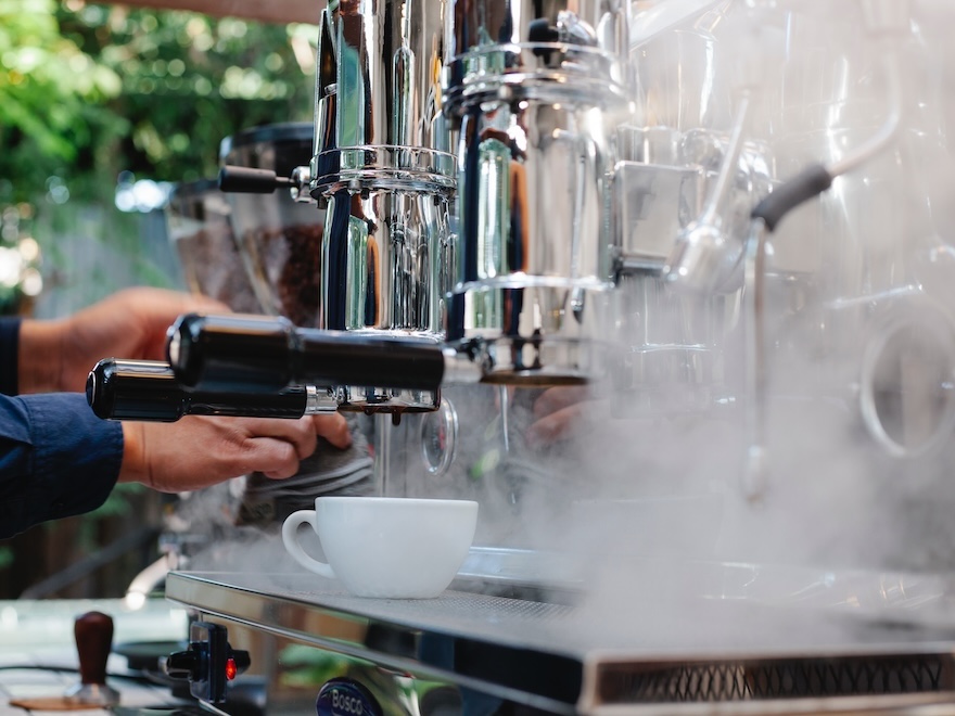 Steaming espresso machine 